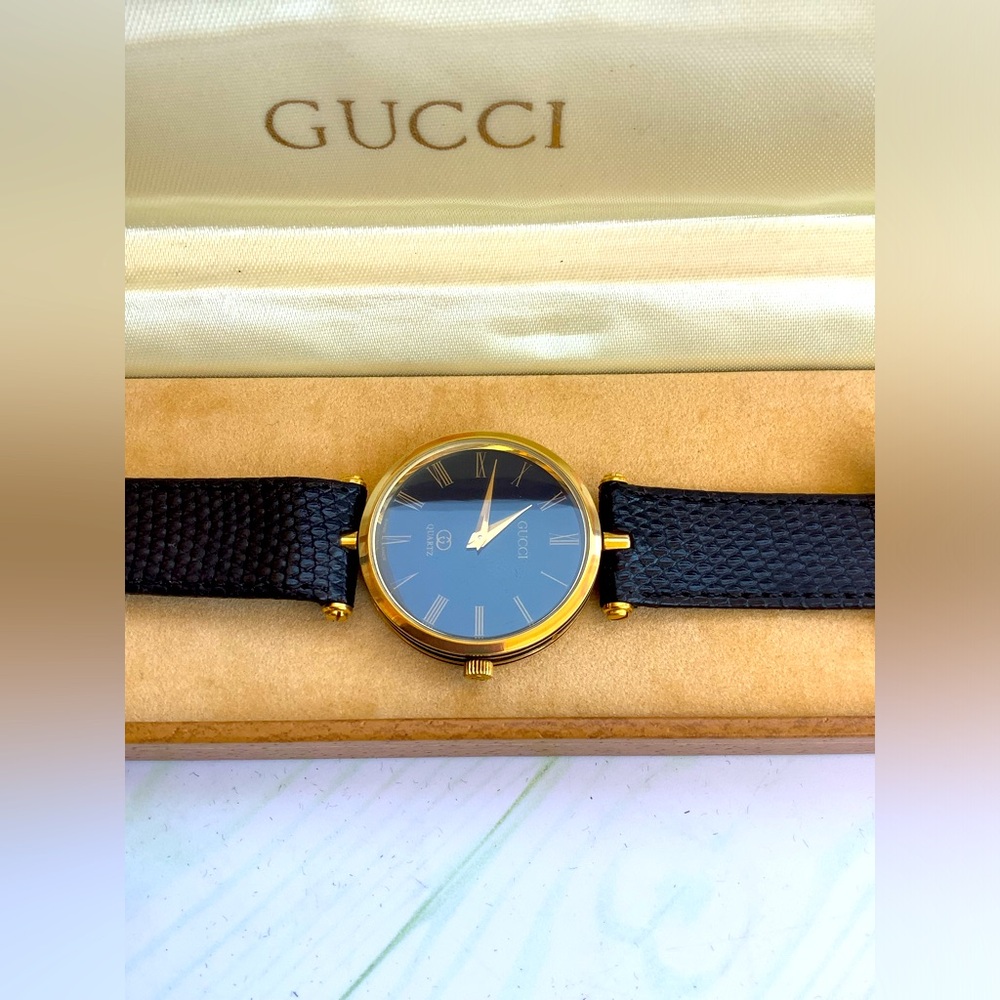 Authentic Gucci UNISEX watch 🖤💛🖤💛 - Picture 10 of 12